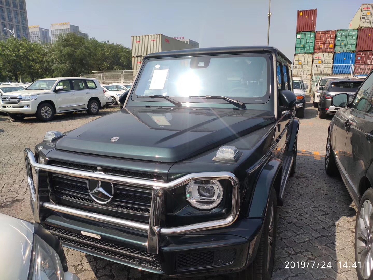 小汽車物流托運導讀：網絡時代的快速發展，達到了誰都不出家而知天下的境界。車主想去遠距離。不像以前那樣長時間忍受疲勞駕駛的痛苦。用少量的錢把車托運到目的地就可以了。在現在的互聯網信息時代，大小轎車托運的物流公司有千萬多家。請注意選擇轎車托運公司的三大陷阱。    　　小汽車物流托運需要注意什么？