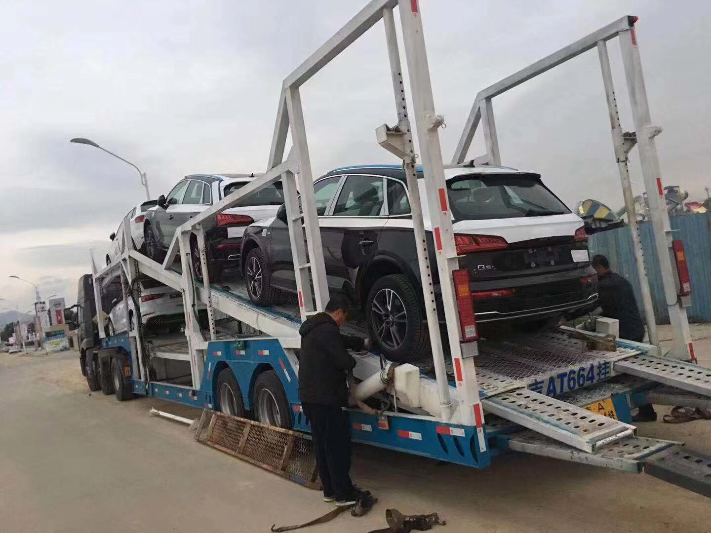 上海轎車托運公司的汽車托運能和人一起實現汽車運輸嗎